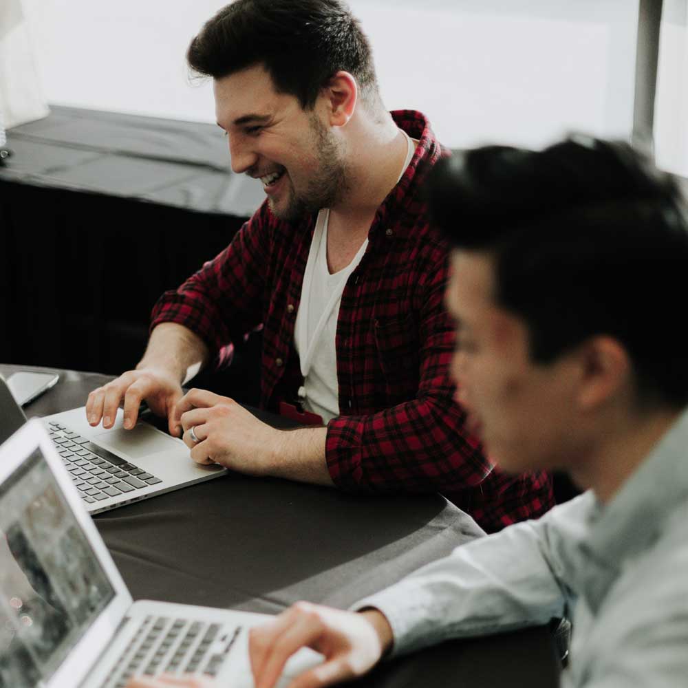 Unity5 Zatpark customer service Unity5 customer service - two men talking to clients on video call - Photo: Priscilla Du Preez, Unsplash